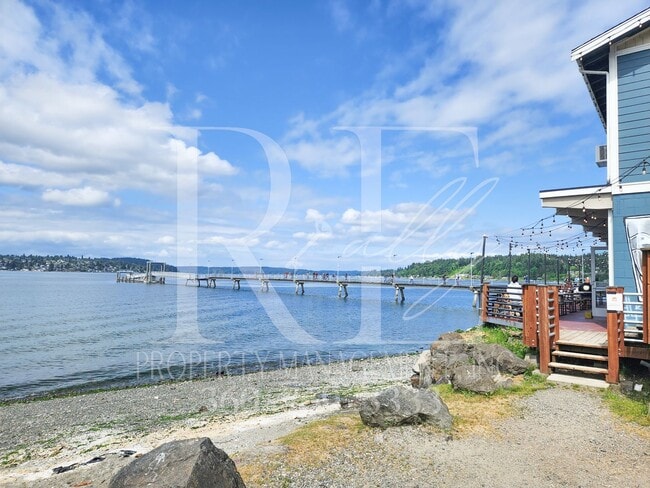 Building Photo - Fully Remodeled: 5 min Walk to Annapolis F...