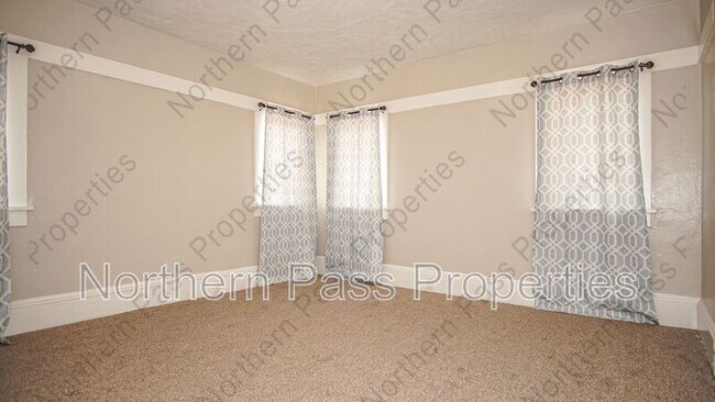 Building Photo - 7600 Franklin Dr