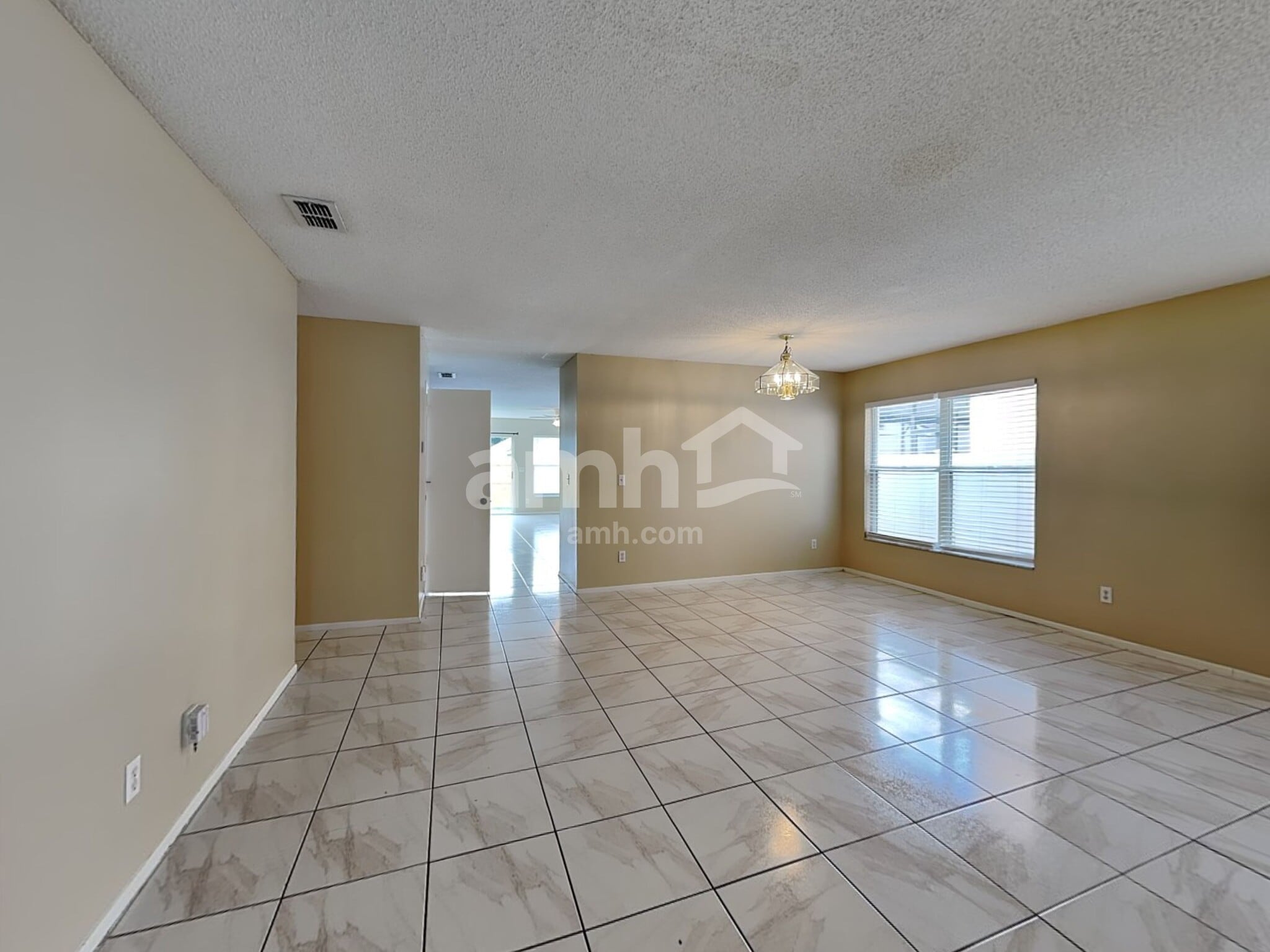 Building Photo - 3025 Holland Dr
