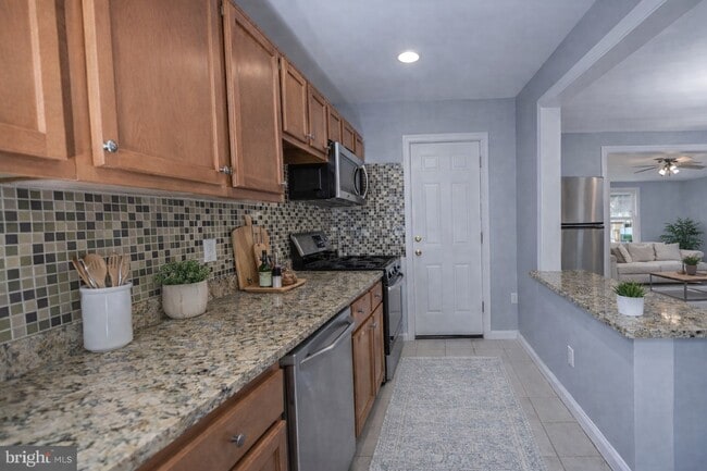 Building Photo - 3305 Elmora Ave