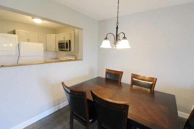 Building Photo - 1380 Hunters Rd