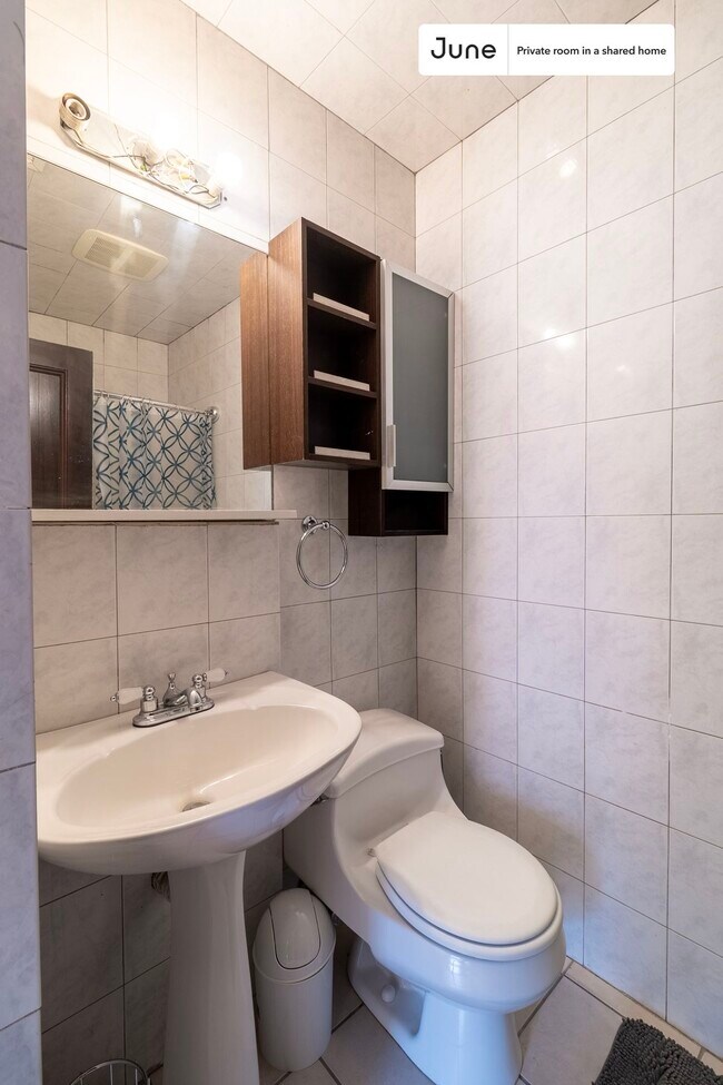 Building Photo - Room in Shared 4 bed/2 bath home