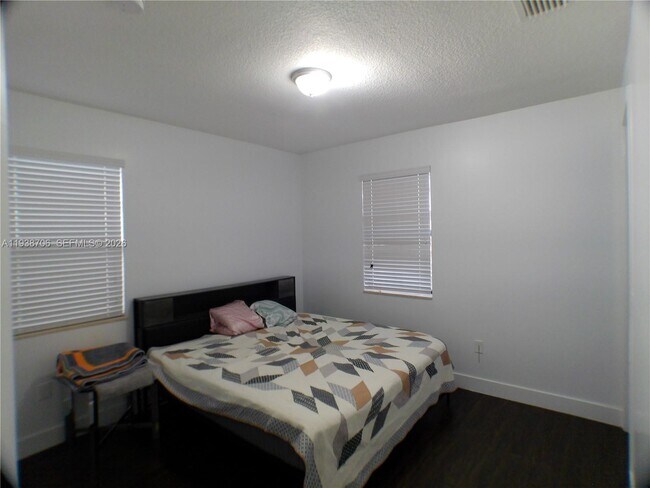 Building Photo - 3308 W 95th Terrace