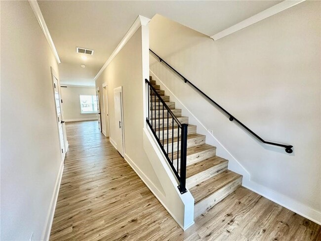 Building Photo - 2805 SW Hampshire Ave