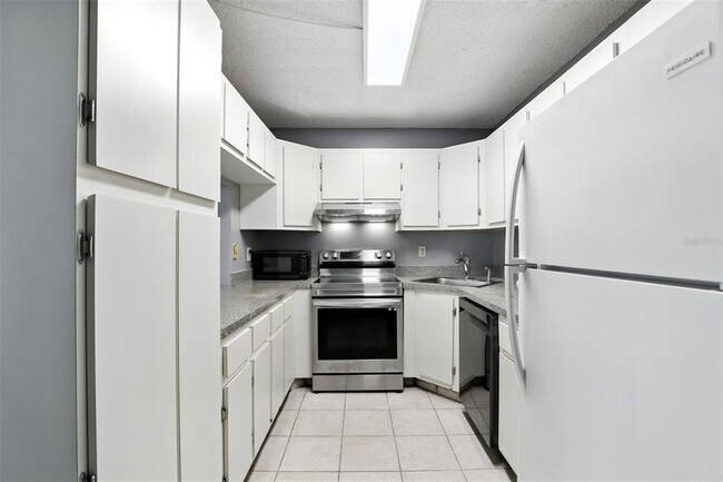 Building Photo - 8201 Sun Spring Cir