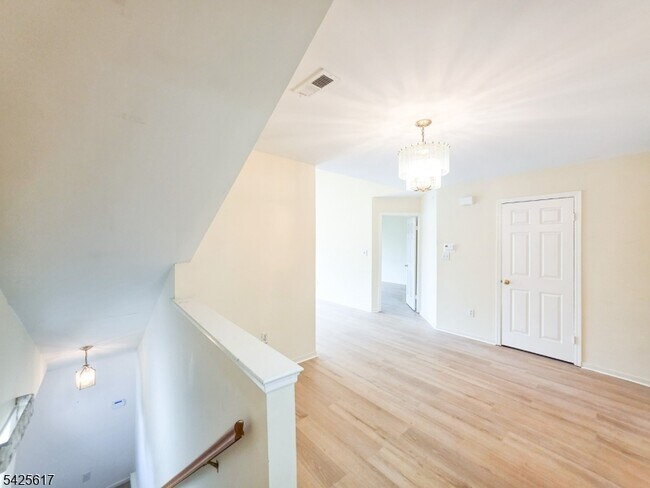 Building Photo - 1C Rutland Ln