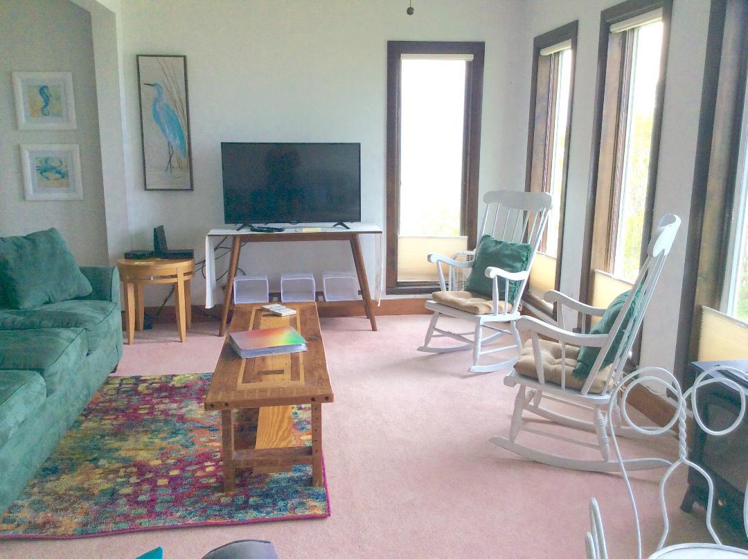 Building Photo - 610 Riverside Dr