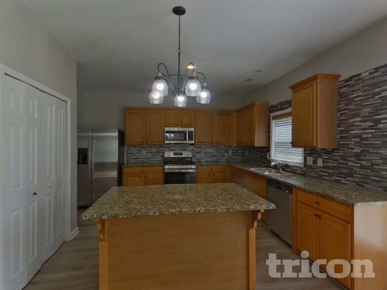 Building Photo - 7259 Madison Cir