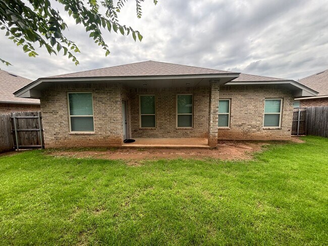 Building Photo - Wonderful 3 Bed 2 Bath Home in Norman