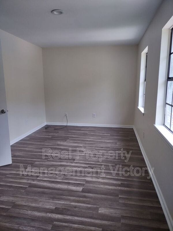 Building Photo - 1758 6th Pl NW