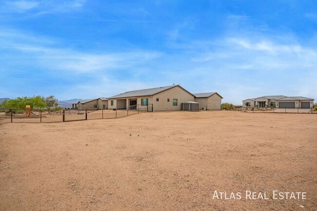 Building Photo - 15532 E Palo Brea Ln