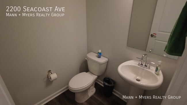 Building Photo - 2200 Seacoast Ave