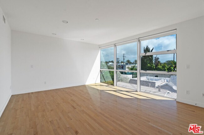 Building Photo - 660 Rose Ave