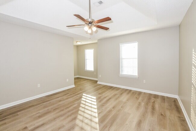 Building Photo - 7150 Hunter's Forest Dr