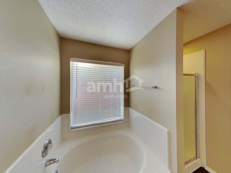 Building Photo - 1420 Mosscreek Dr