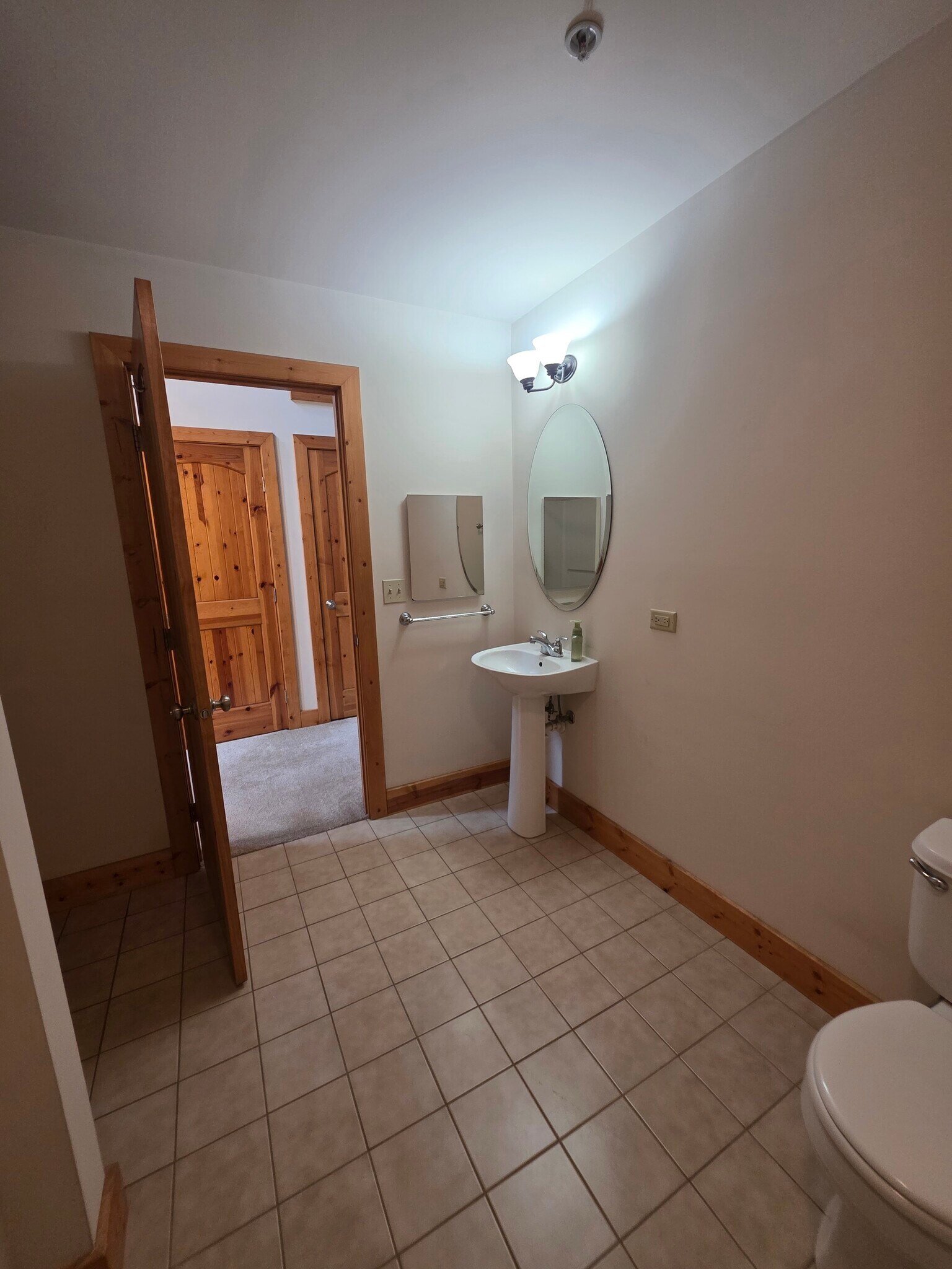 Building Photo - 270 Hutchins Ct