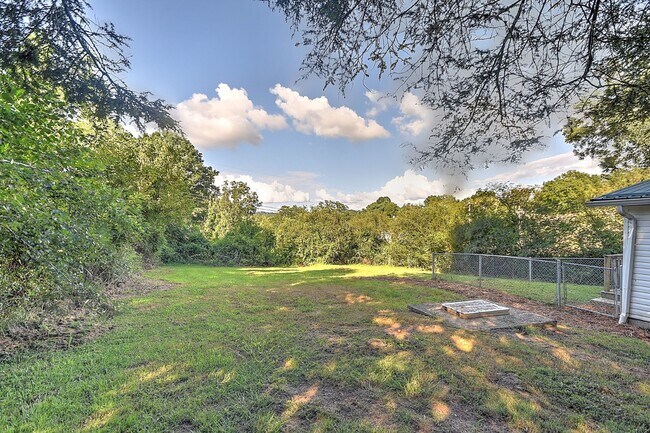 Building Photo - 875 S Pickens Bridge Rd