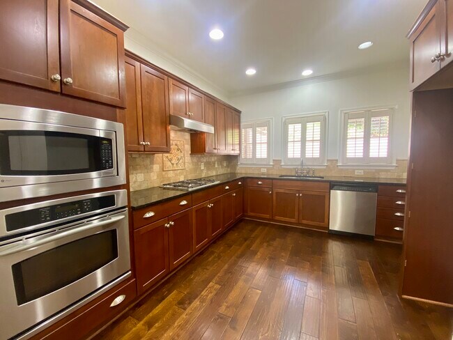 Building Photo - 3833 Kinross Pl