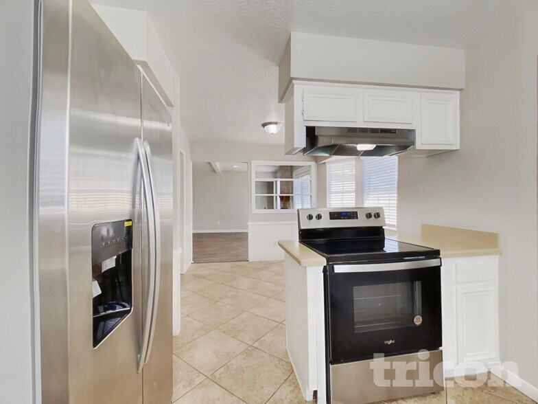 Building Photo - 22731 River Birch Dr