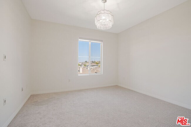 Building Photo - 6020 S Seabluff Dr