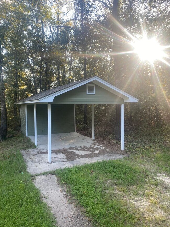 Building Photo - COUNTRY LIVING- LAKELAND GA