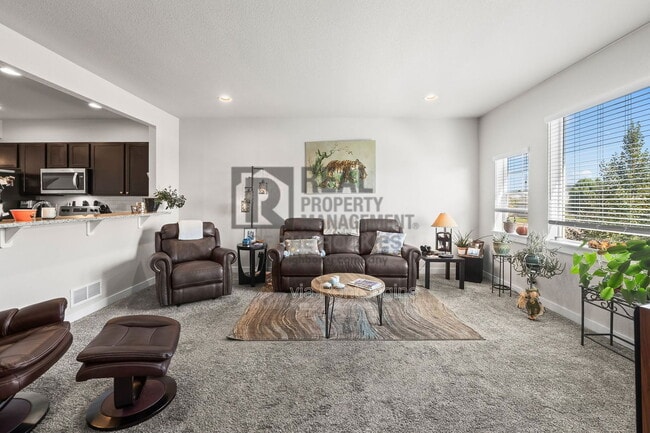 Building Photo - 218 E Chestnut St