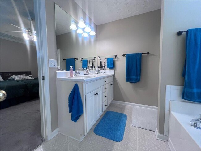 Building Photo - 2919 Wynhaven Oaks Way