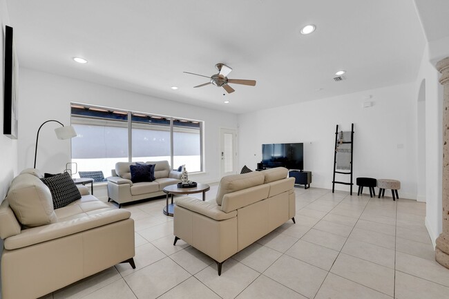 Building Photo - Fully Furnished & Move-In Ready!