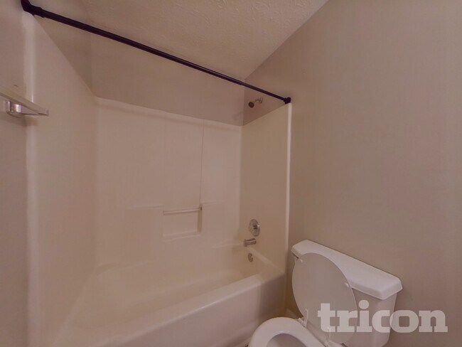 Building Photo - 1960 Lexington Ln