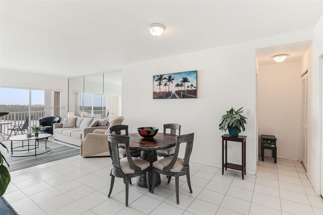 Building Photo - 300 Bayview Dr