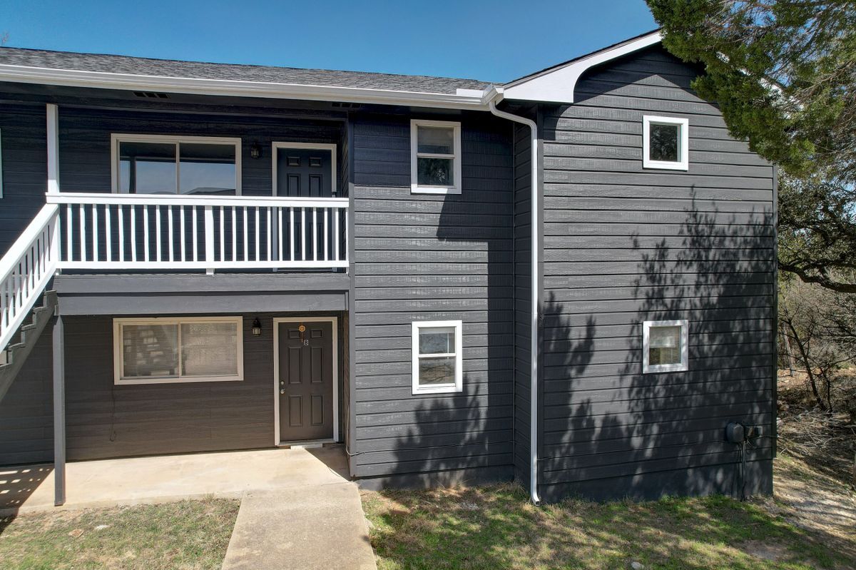 Building Photo - 450 Shady Bluff Dr