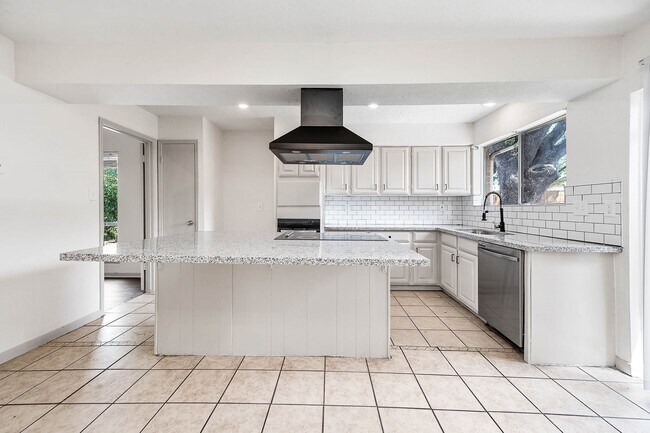 Building Photo - 10230 Trade Winds Dr