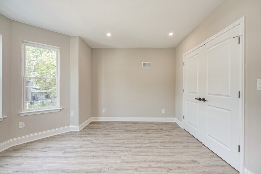 Building Photo - 121 N 51st St