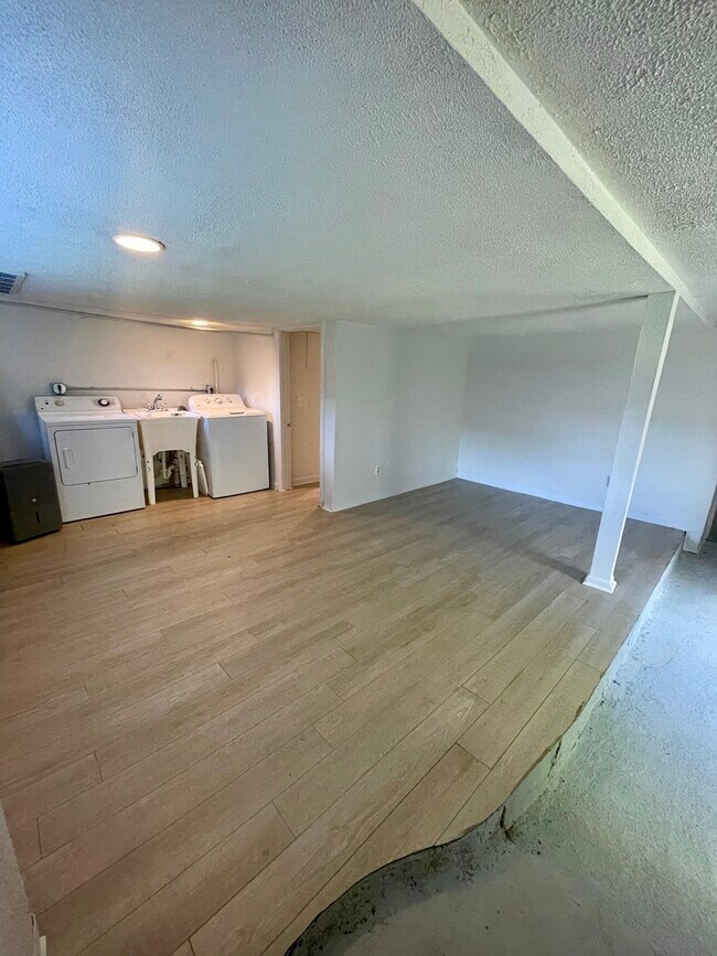 Building Photo - 11291 E Shore Dr