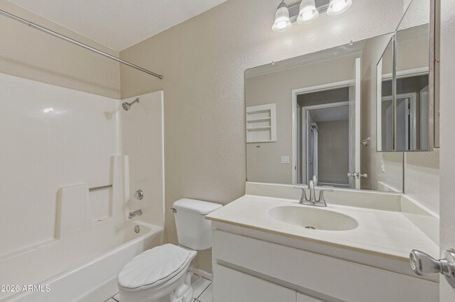 Building Photo - 501 W Yukon Dr