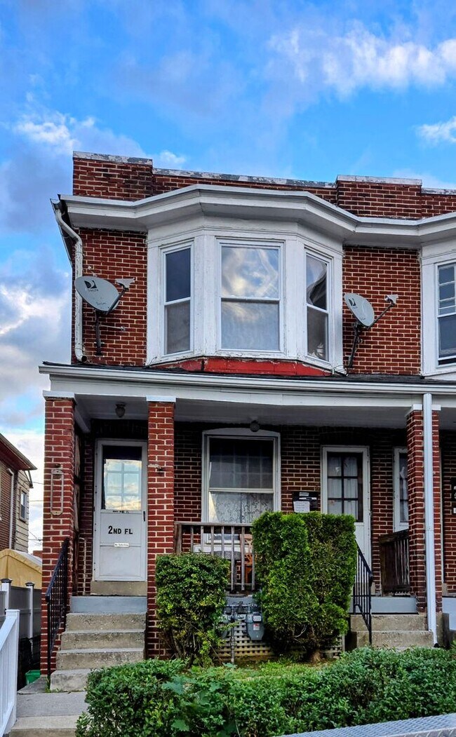 Building Photo - 841 N 5th St