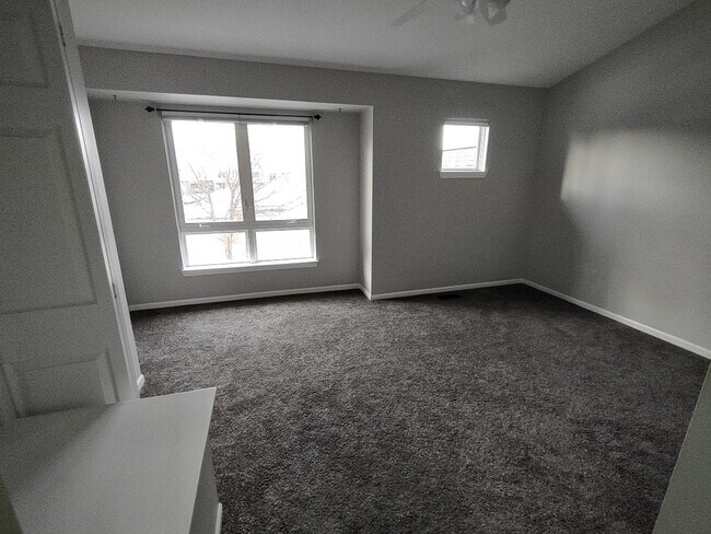 Building Photo - 5585 Woodruff Shore Dr