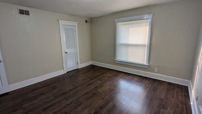 Building Photo - Newly renovated Akron apartment offering spacious rooms and a finished attic for flexible living ...