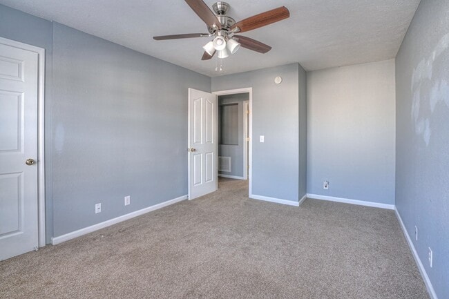 Building Photo - 341 Shoshone Pl