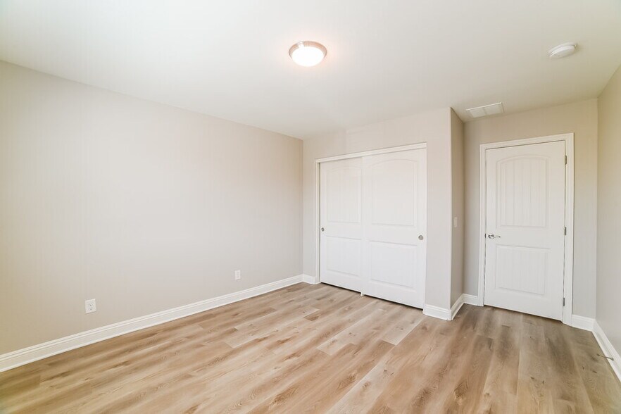 Building Photo - 5530 E Jaeger St
