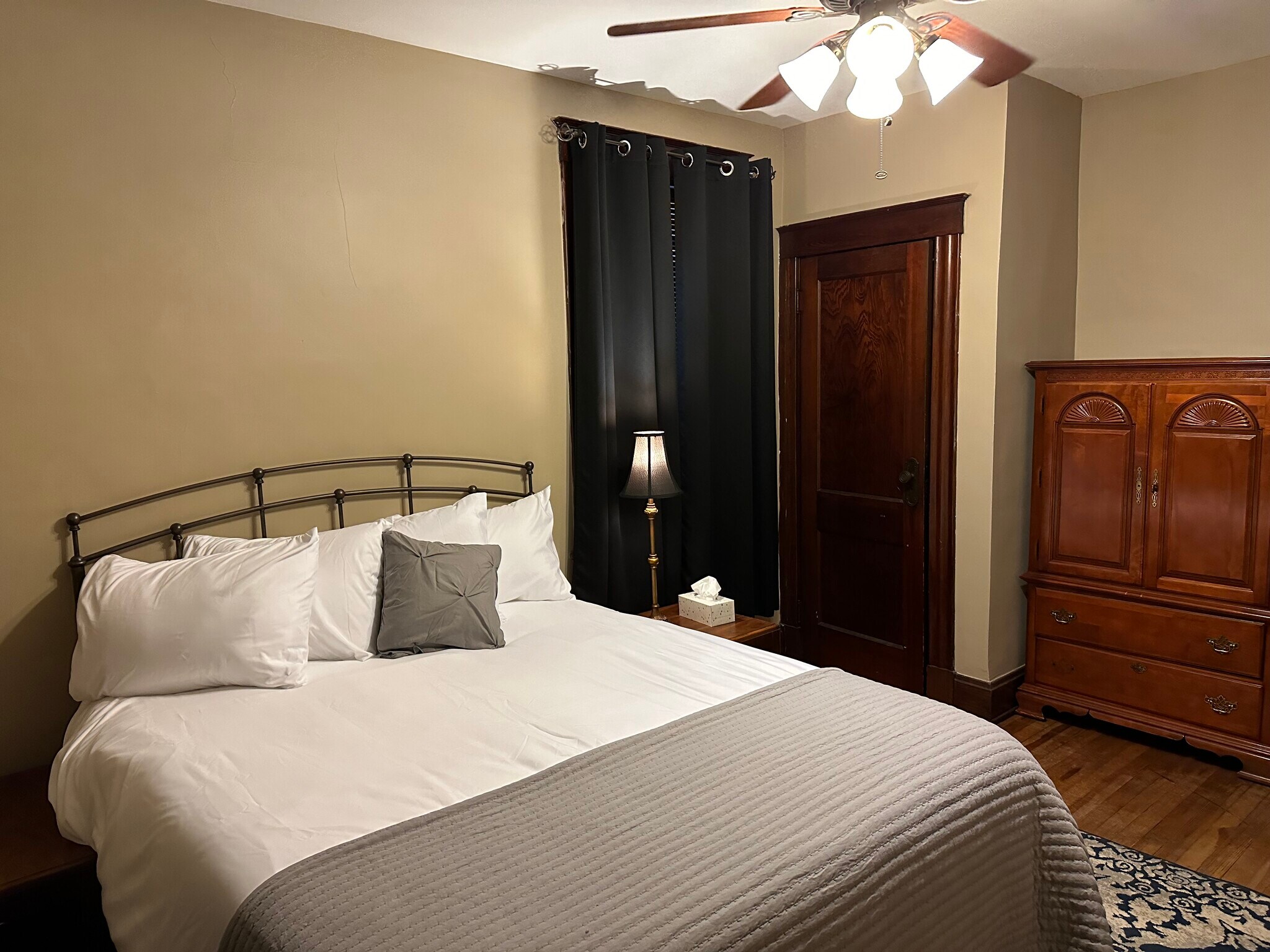 Building Photo - 2533 Valley View Ct