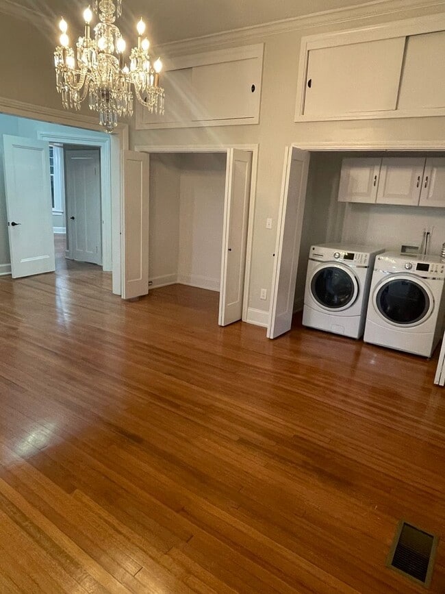 Building Photo - Gorgeous 3BD/2BA ON Napoleon Ave with Off Street Parking