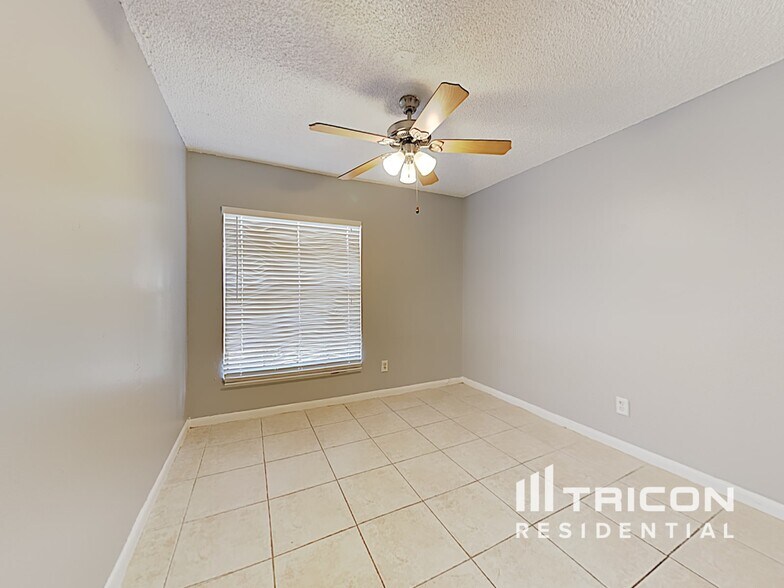 Building Photo - 603 Ephrata Dr