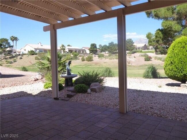Building Photo - 2545 Youngdale Dr