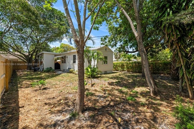 Building Photo - 637 37th St