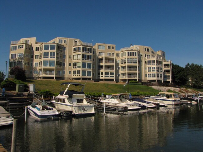 Marina - 1507 Cleveland Rd E