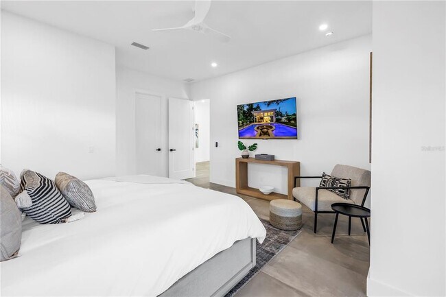 Building Photo - 2065 Goldenrod St