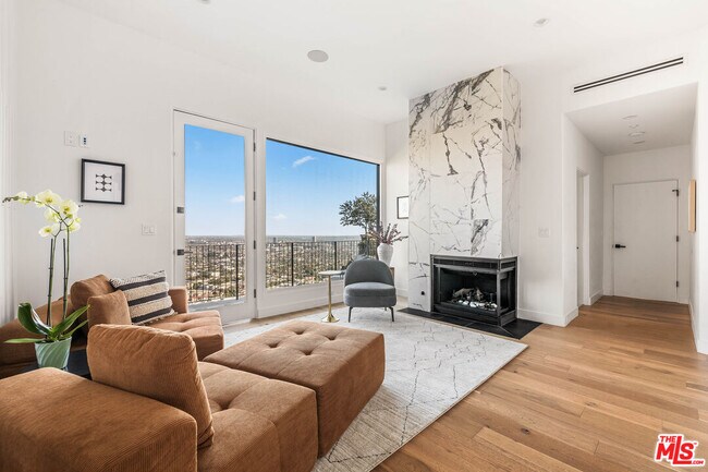 Building Photo - 8425 Hillside Ave