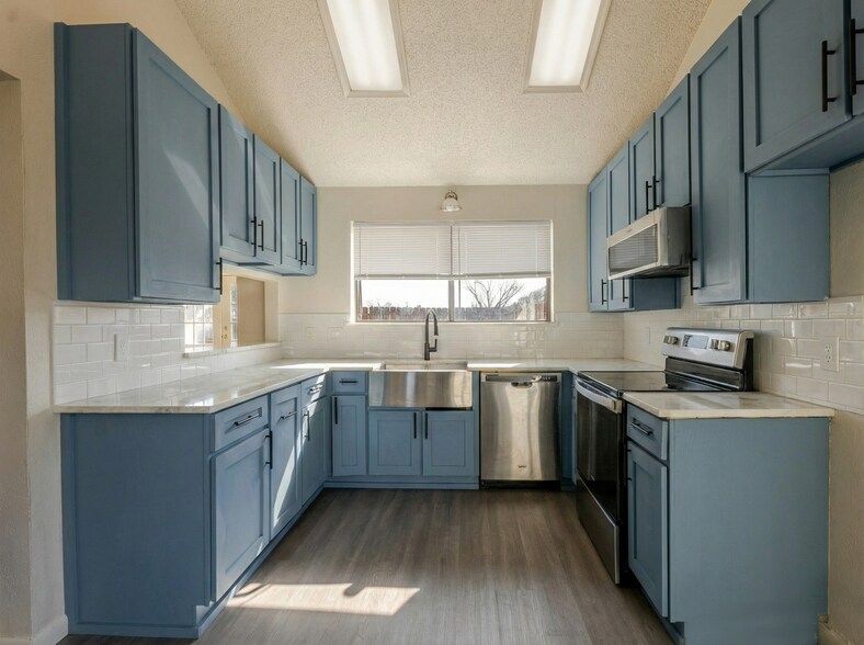 Building Photo - 504 Hilltop Dr