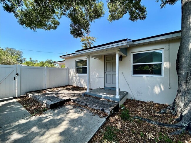 Building Photo - 2161 8th Ave N